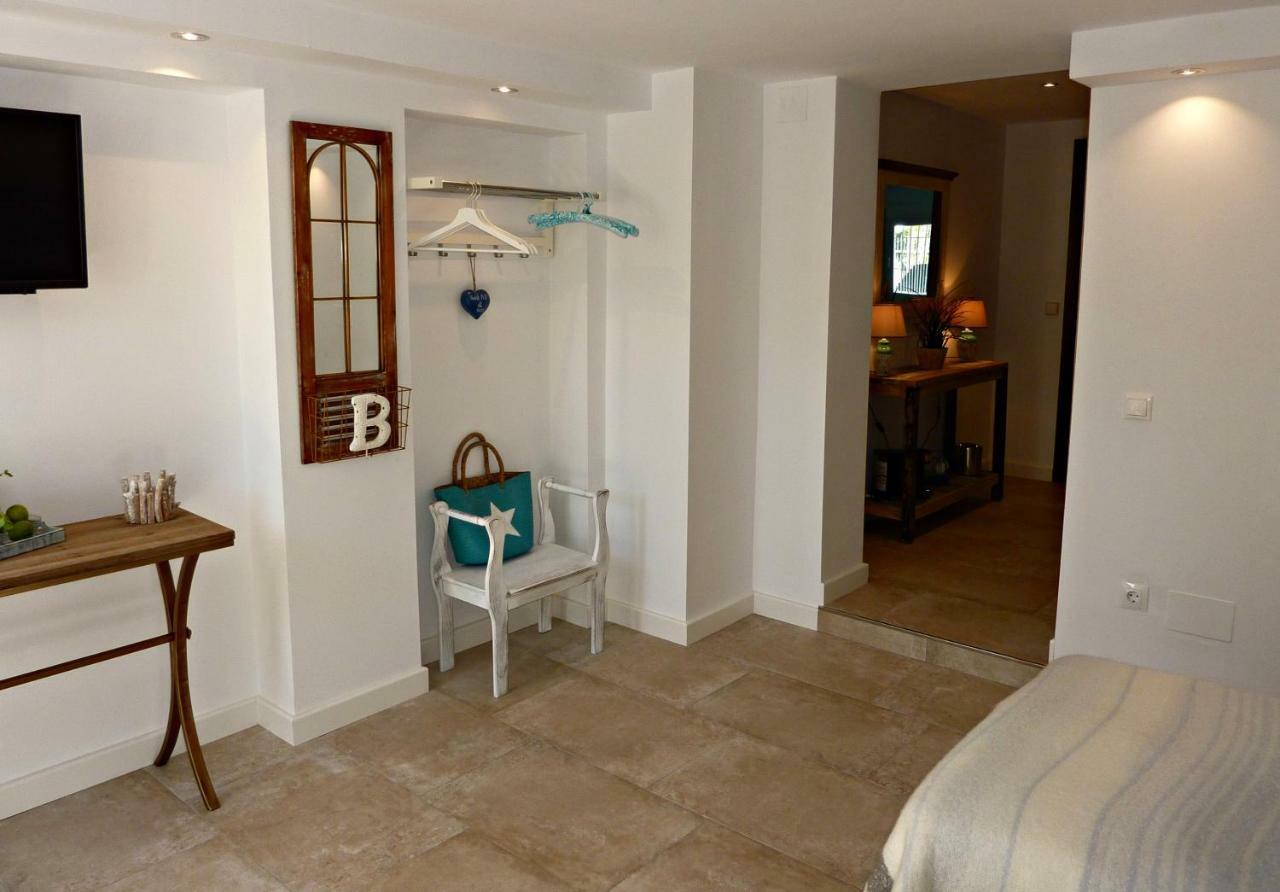 Villa Breeze Boutique Guest Rooms, Marbella Sitio de Calahonda Exteriör bild