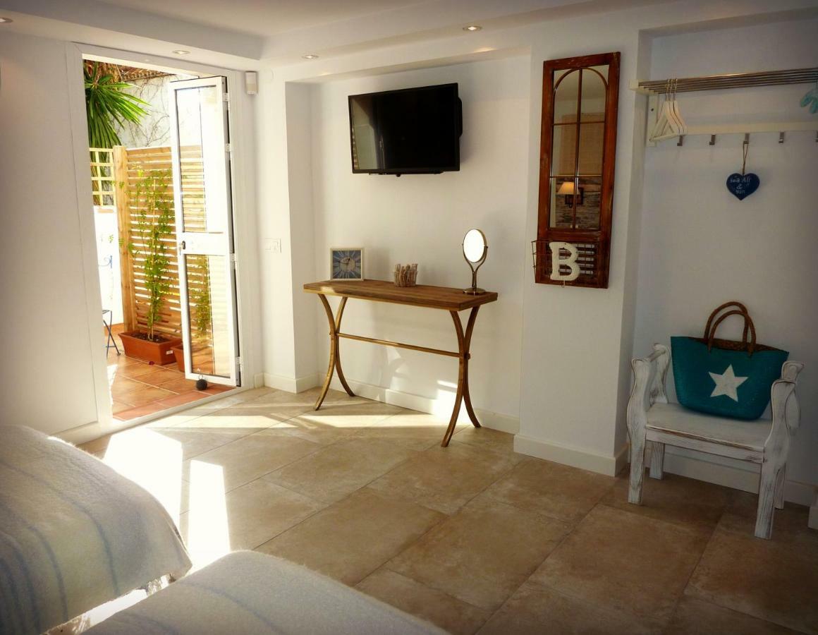 Villa Breeze Boutique Guest Rooms, Marbella Sitio de Calahonda Exteriör bild