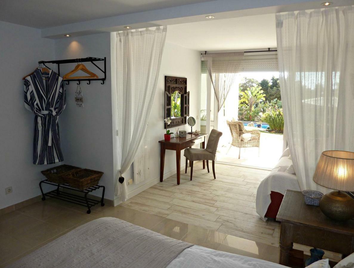 Villa Breeze Boutique Guest Rooms, Marbella Sitio de Calahonda Exteriör bild
